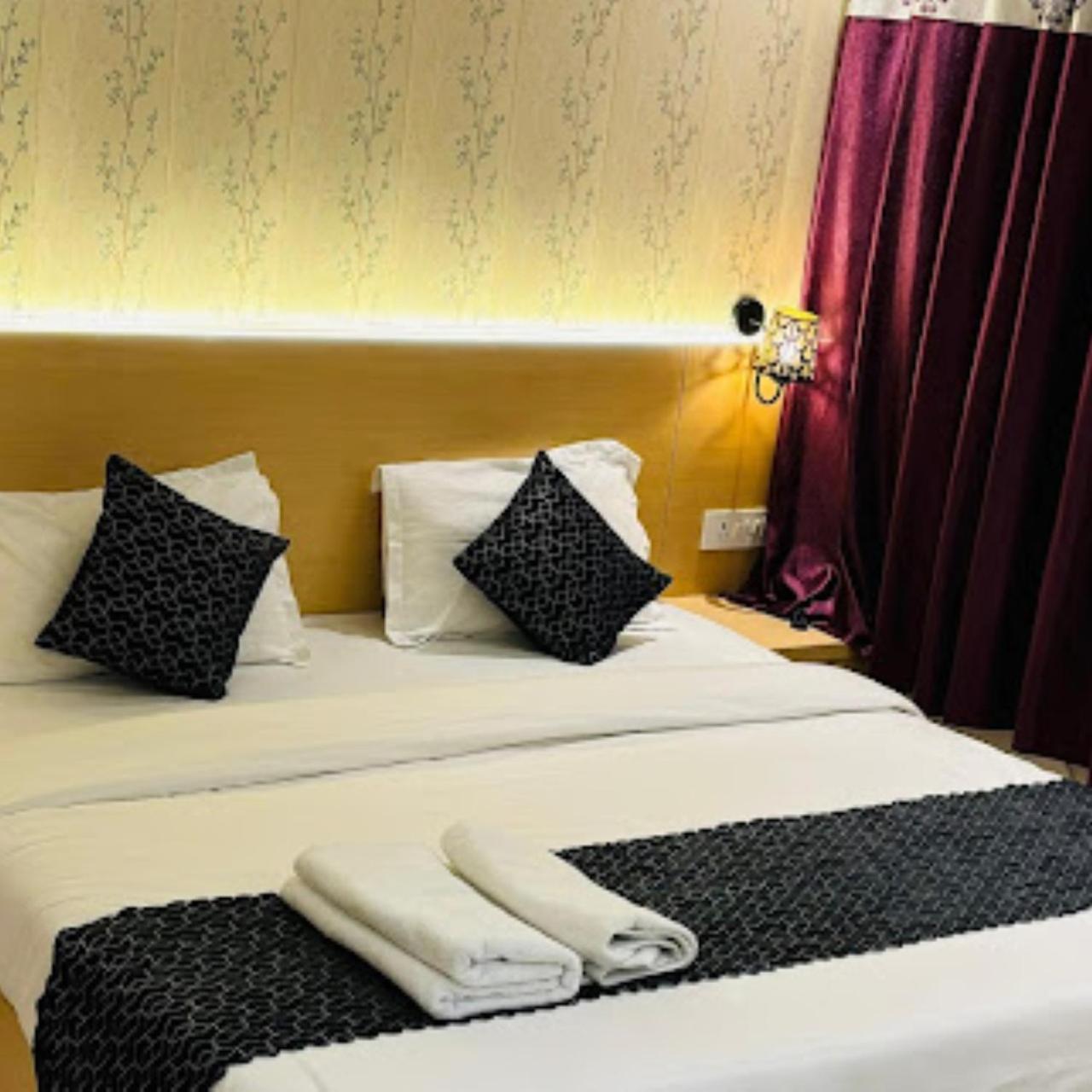 Hotel The Ramay Palace Ayodhya Exterior photo